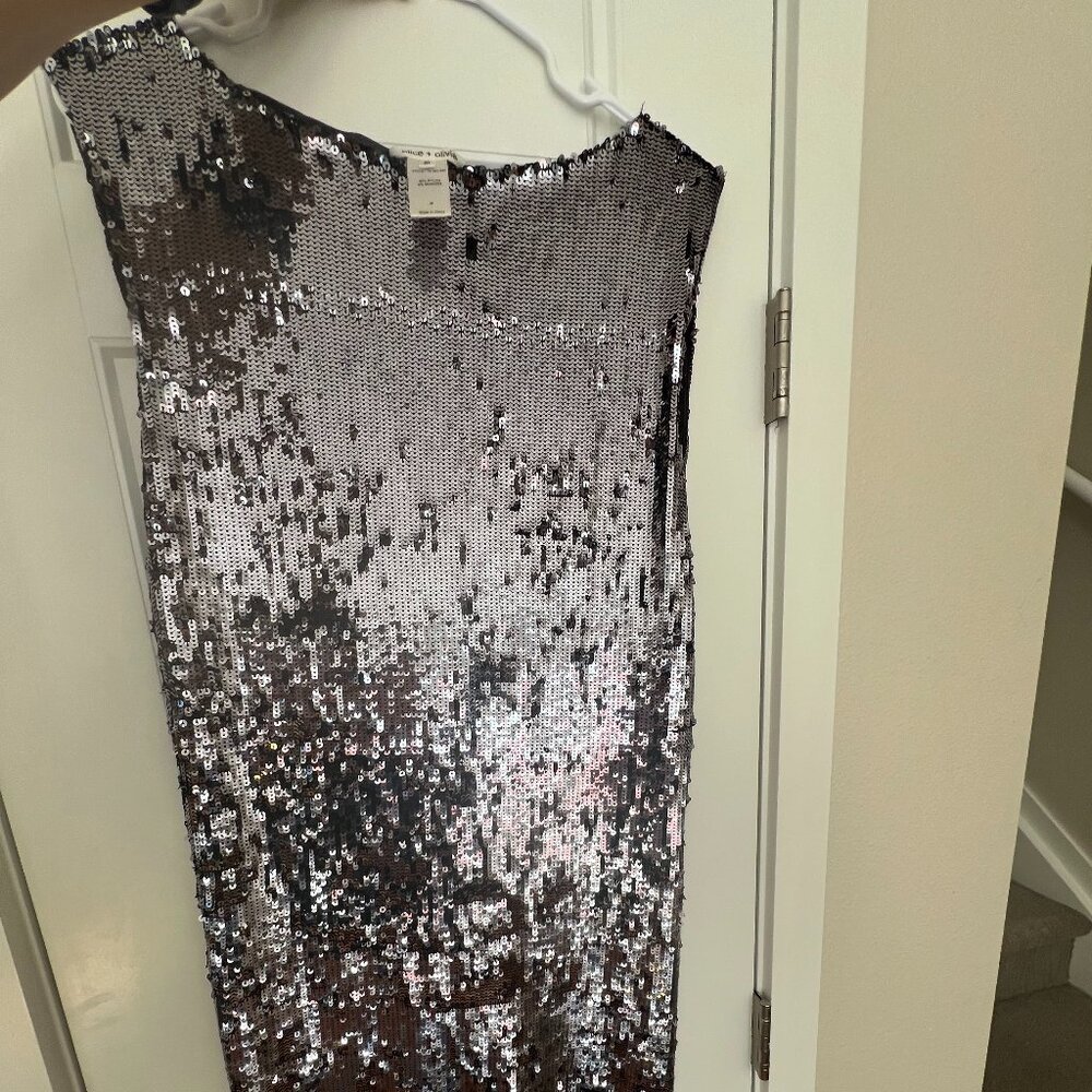 Alice and Olivia Silver Sequin Dress size M - Picture 3 of 5
